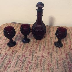 Avon Wine Decanter With 3 Small Goblets