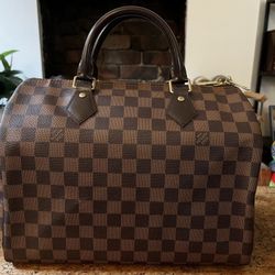 This is a Authentic Louis Vuitton Speedy Bandoulière 30 in Damier 