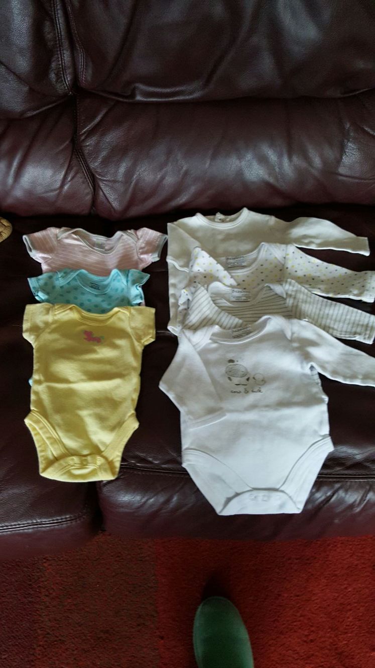 NB/0/3 mo girls Short & sleeve onesies and long-sleeved handcuffed tees