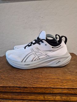 Asics Gel-Nimbus 26 Athletic Running Shoes
Men's Size US 9.5