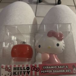 Hello kitty Salt Shakers