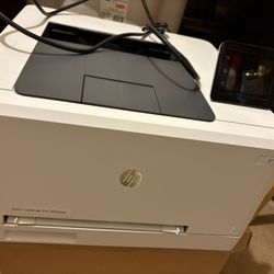 LIKE NEW HP LASER JET COLOR PRINTER