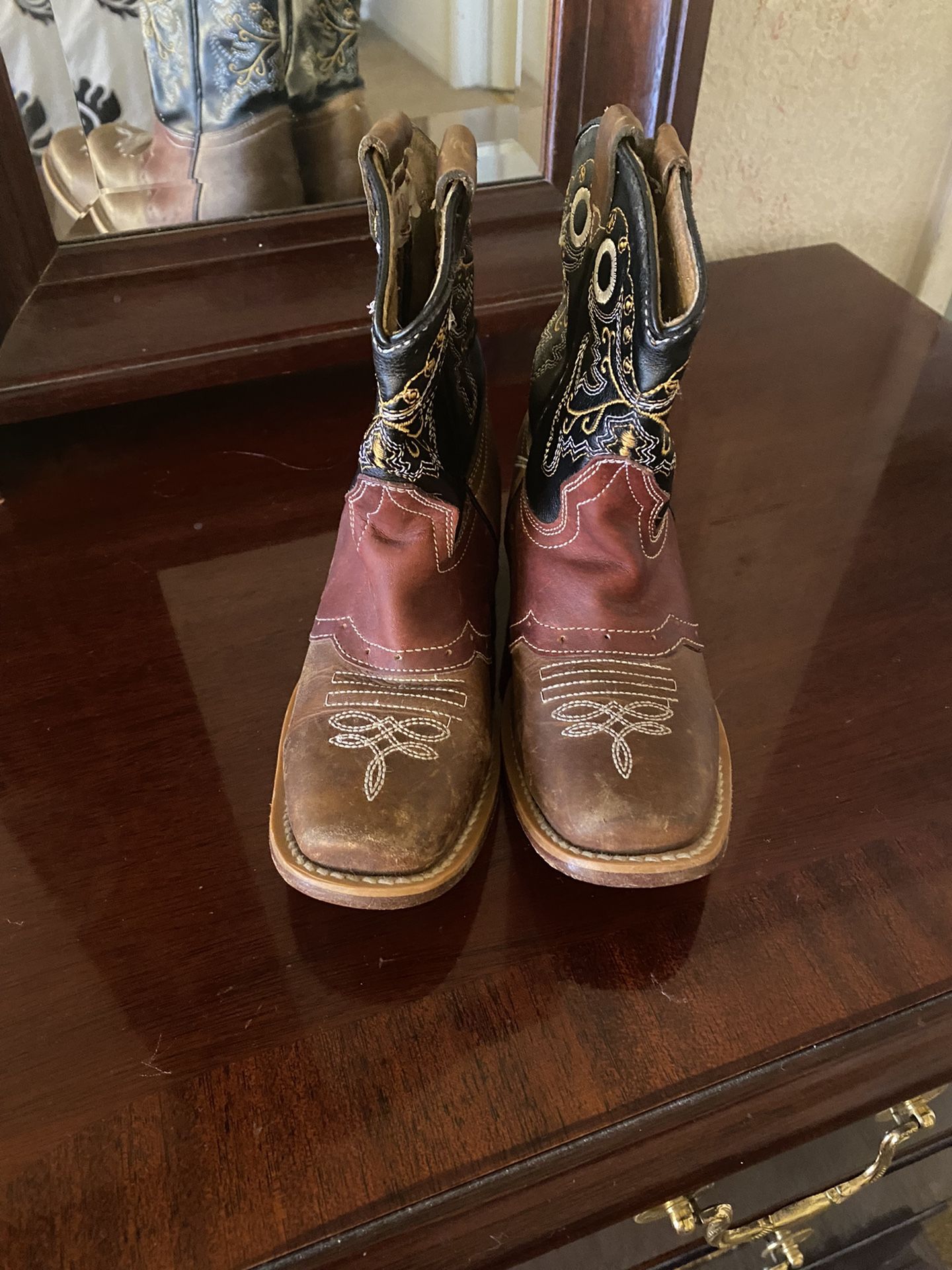 Botas Para Niño Sz 11