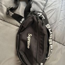 Supreme Shoulder Bag 