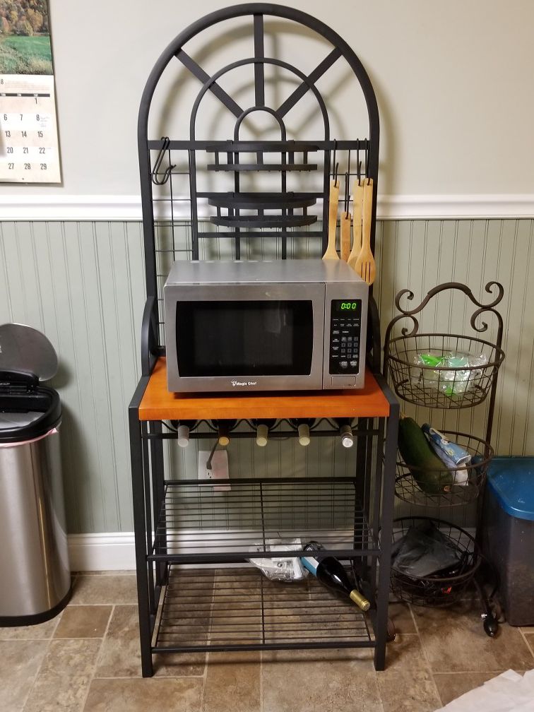 Bakers rack/microwave
