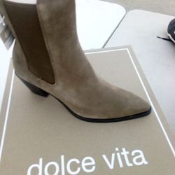BEAUTIFUL DOLCE VITA SIZE. 7 Taupe Suede Ankle Boots // Block Heel // Like New