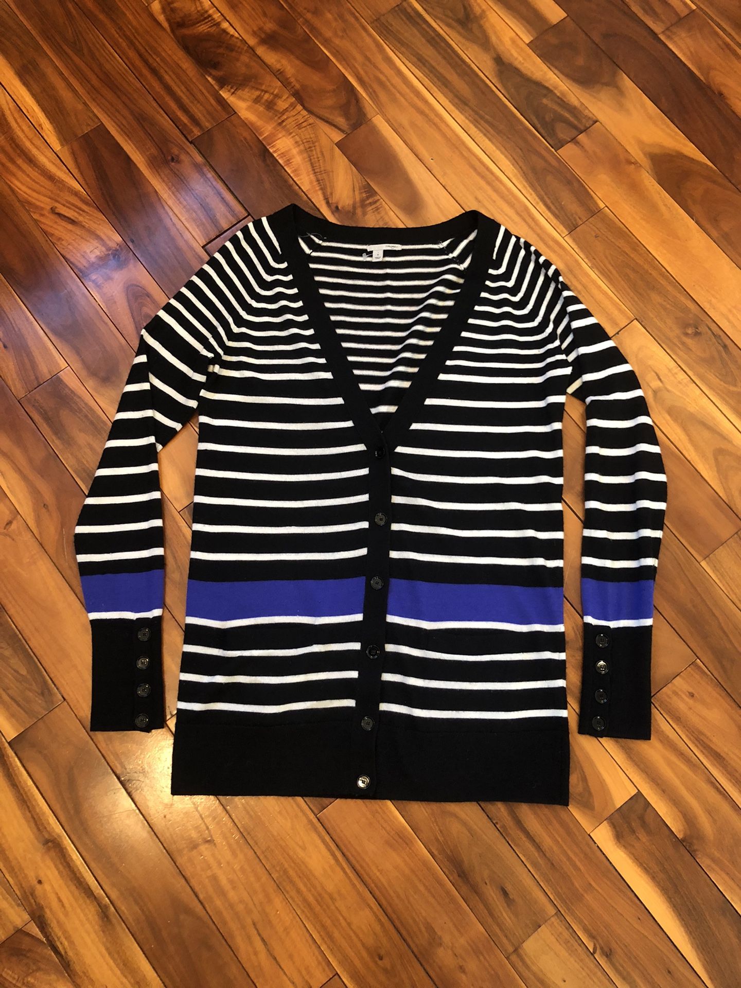 Women’s Cardigan Size Medium