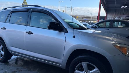 Clean tile Toyota RAV4 2007 four-cylinder