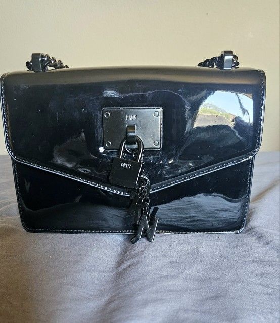 Elissa Small Adjustable Strap Crossbody Shoulder Bag In Black/black