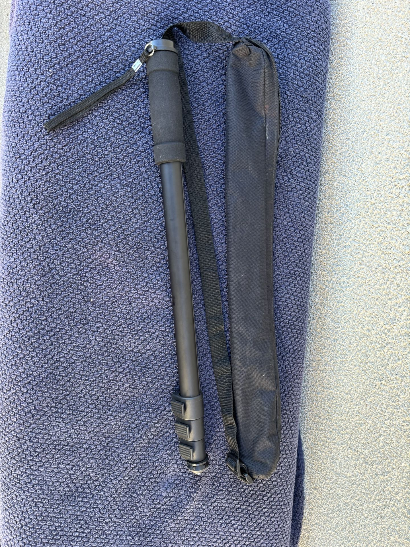 Monopod With Carrying Case
