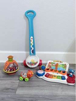 Playing set for infants and toddlers