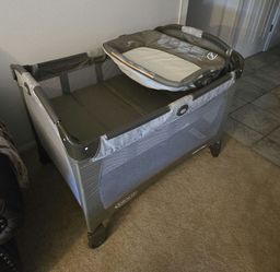 Graco Pack 'n Play Porta Crib -  Grey / Taupe