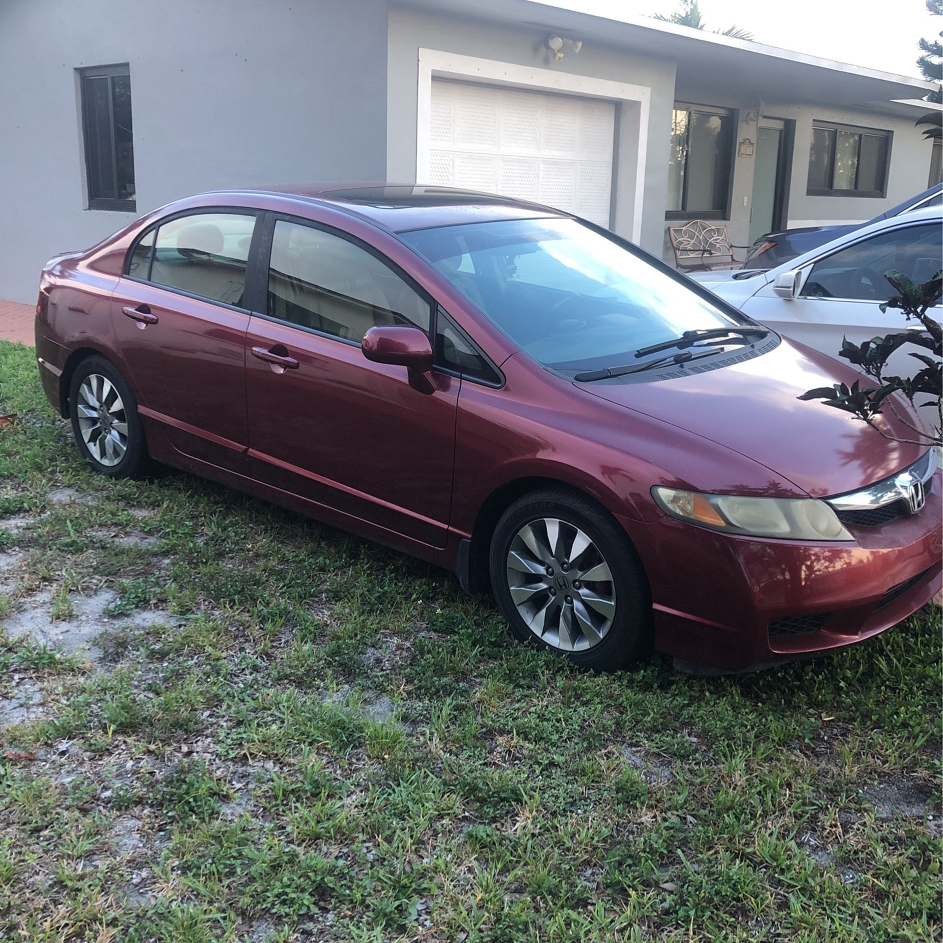 Se Vende Honda Civic Color Rojo Vino Con 90000 Y Algo De Millas Perfecto para Trabajar Muy Ahorrador Con Buen Motor Y Trasmision