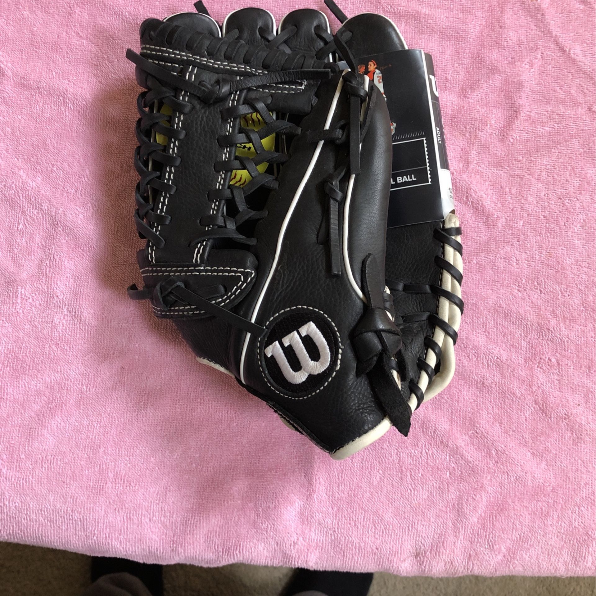 Brand New Wilson A12RF17  12.75” Outfield Glove