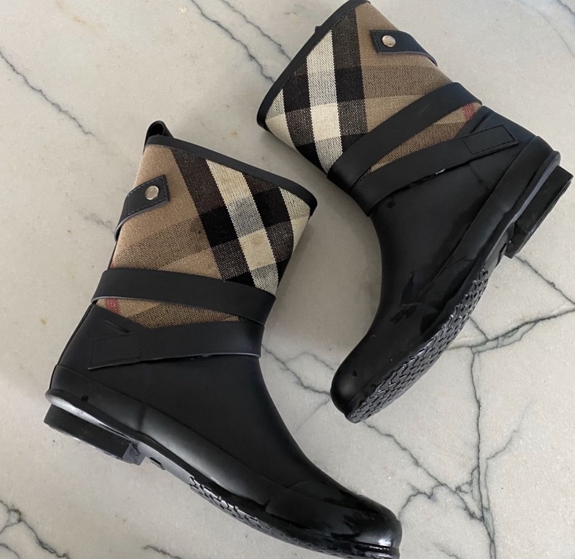 Burberry nova Plaid Rain Boots Size 10