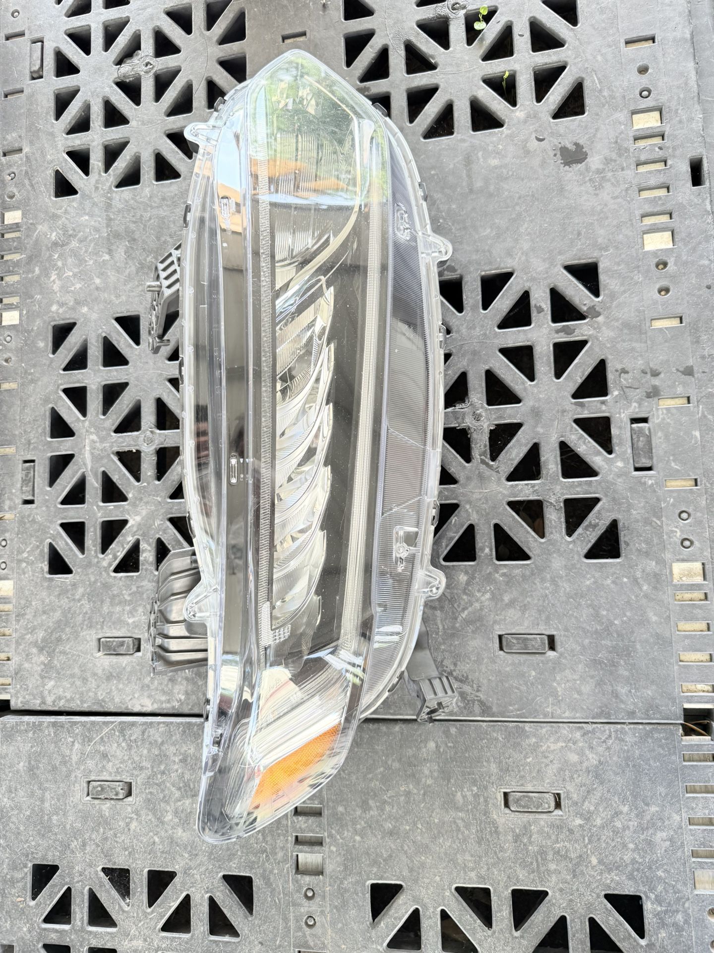2018 - 2022 HONDA ACCORD RIGHT PASSENGER SIDE HEADLIGHT OEM
