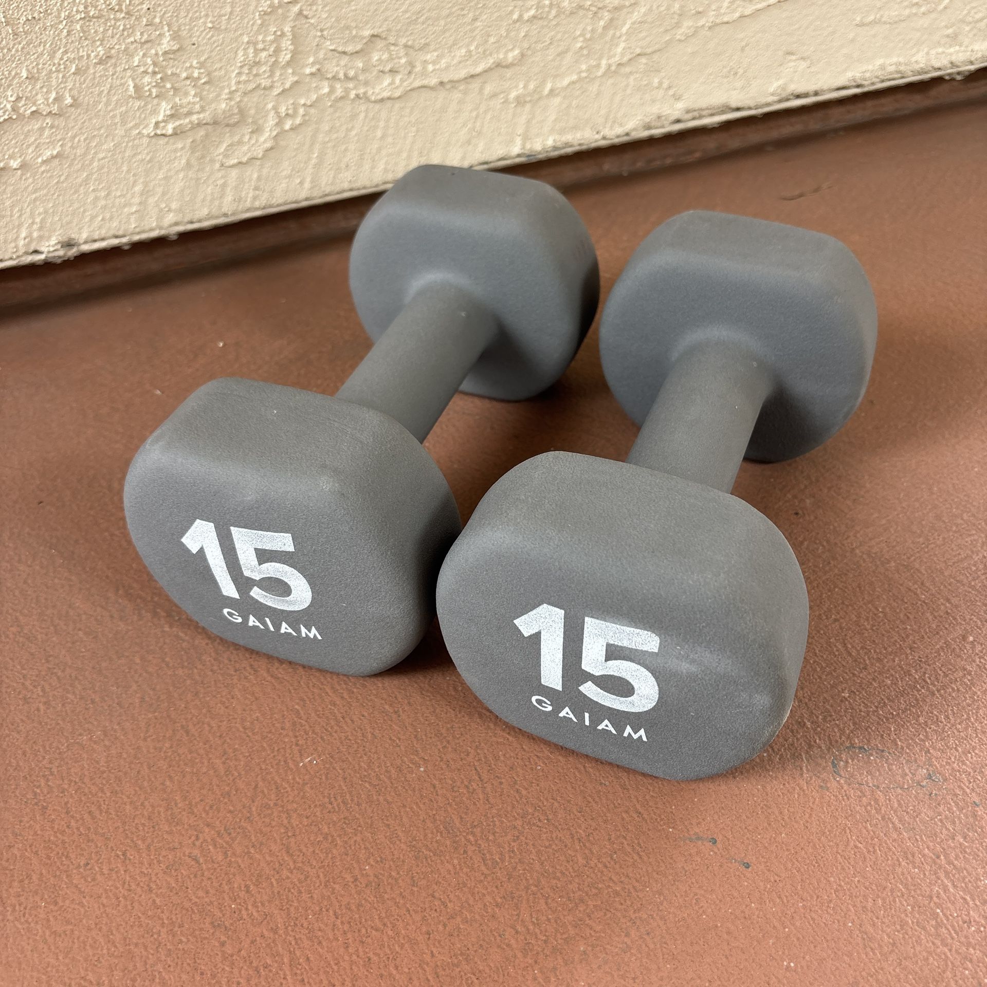 Set Of 15 Pound Hand Weights Dumbells Dumbbells