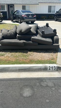 Free couch 213 n royal