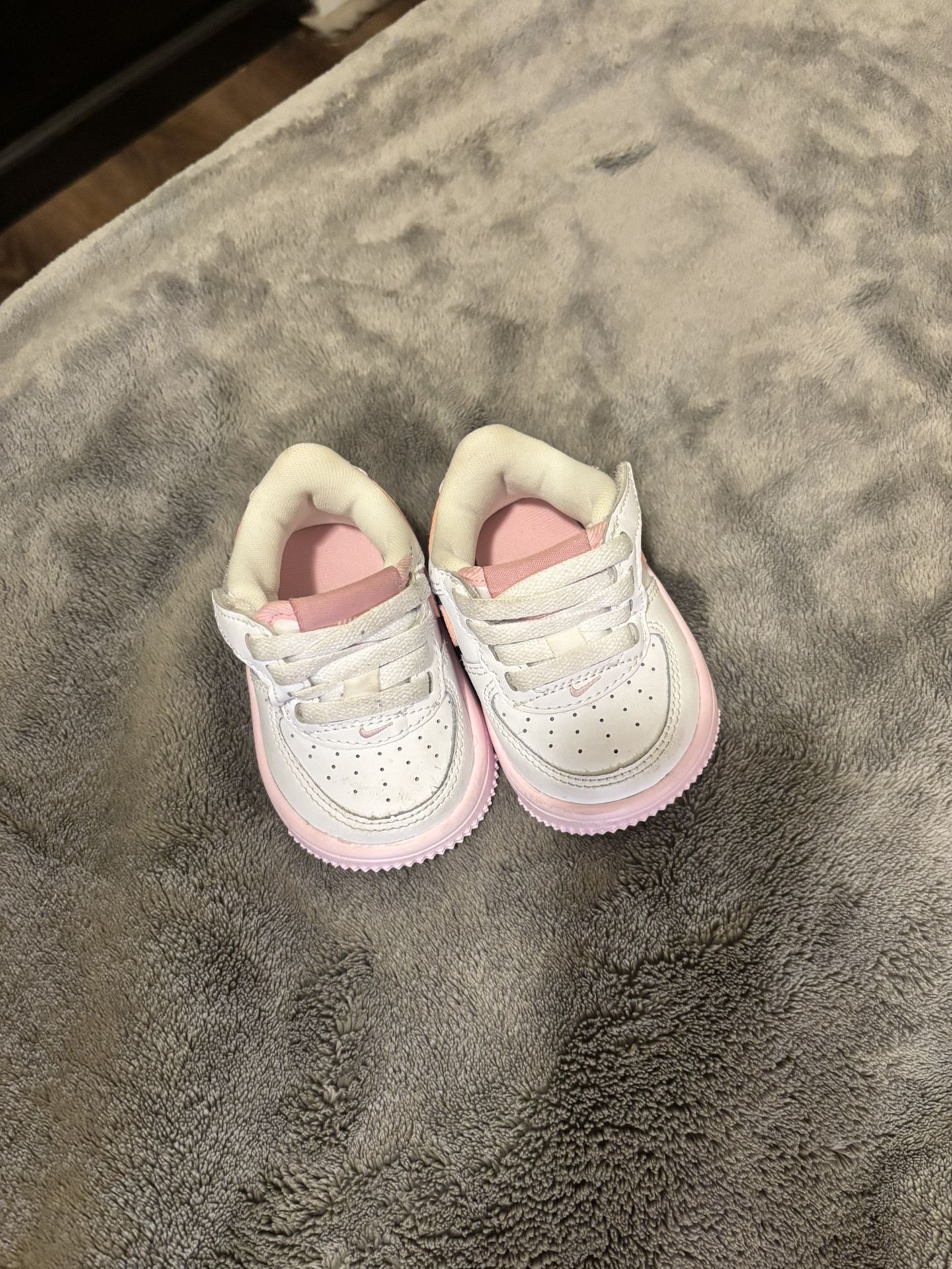 Pink nike baby shoes