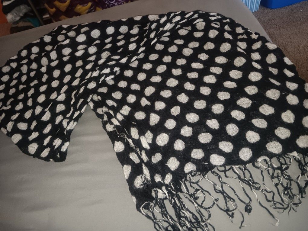 Women's Black Polka-dot Scarf With Fringe 