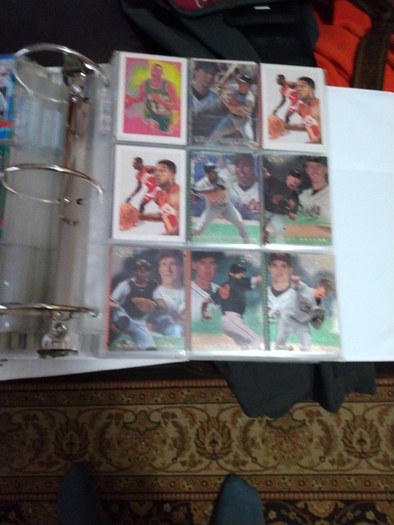 Large And Smaller Binders Of Misc Sports Cards