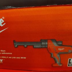 Milwaukee M18 Caulking Gun