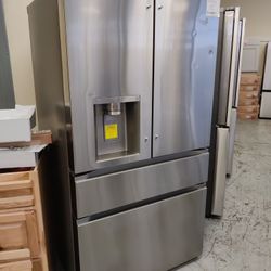 New 
29 cu. ft. SMART Standard Depth MAX French Door Refrigerator with Full Convert Drawer in Prin