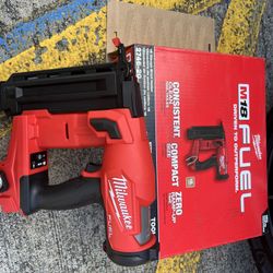 MILWAUKEE M18 FUEL 18 GUAGE BRAD NAILER 