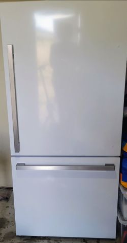 Hisense Counter‑Depth Bottom‑Freezer