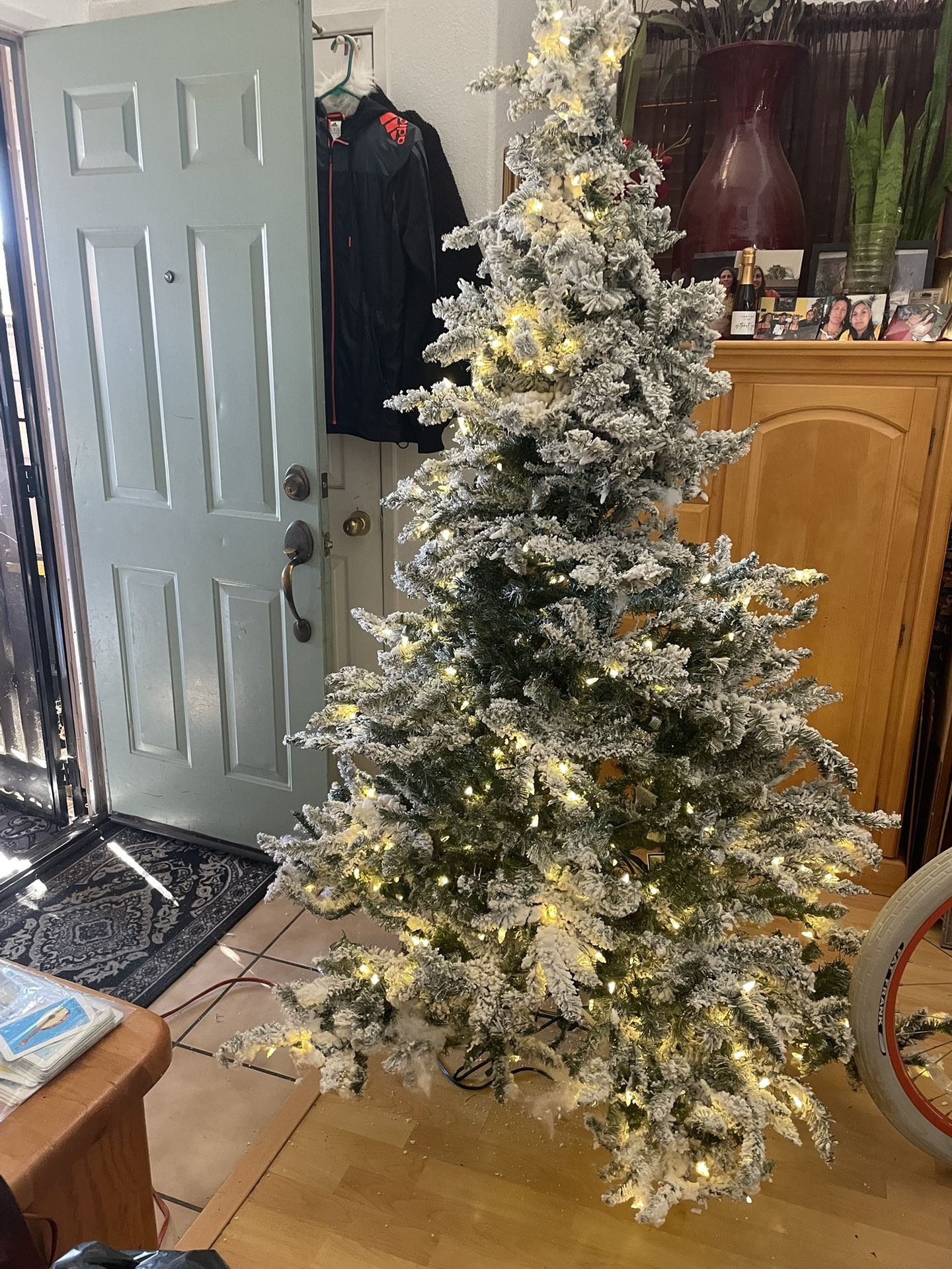 Christmas Tree 6 1/2 Feet High  For Sale 120:00 Dollars Or Best Offer  Great Condition In Another Store More Than 300:00 Dollars