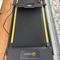 Urevo Compact Treadmill - under desk - walking pad - practically new 