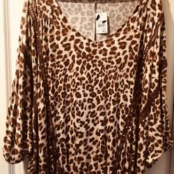 Women’s Top with Batwing Sleeve Size L New with Tags