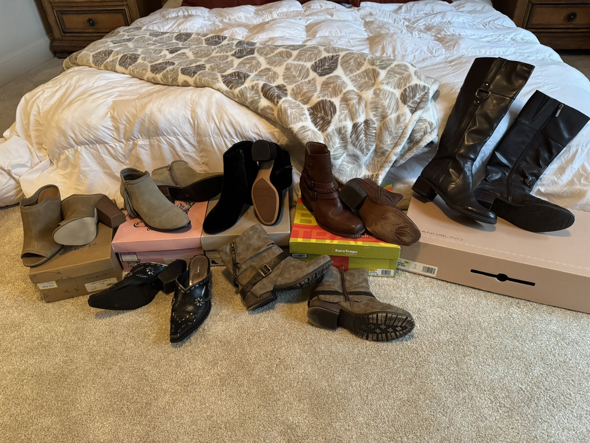 Assorted Women's Boots and shoes (7 pairs)
