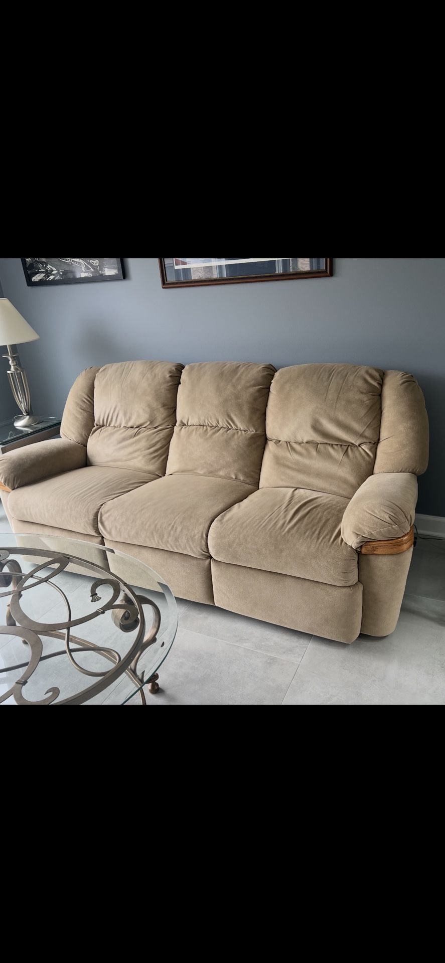 Recliner Sofa Excellent Condition Very Clean