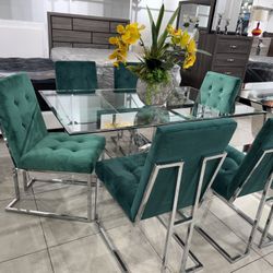 Beautiful Dining Set 💚 Green Velvet Chairs 