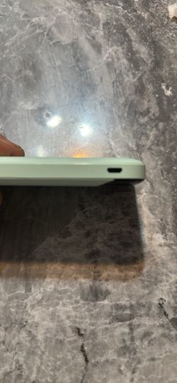 10000mAh high-capacity mobile power with 2 USB-A ports, 1 USB-C port, you can charge multiple devices at the same time, to meet your needs for chargin