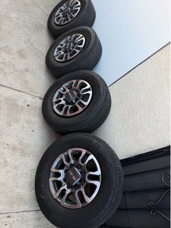 GMC 2500 wheels an tires
