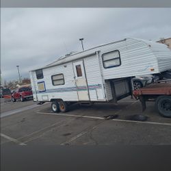 Fifth Wheel Trailer 