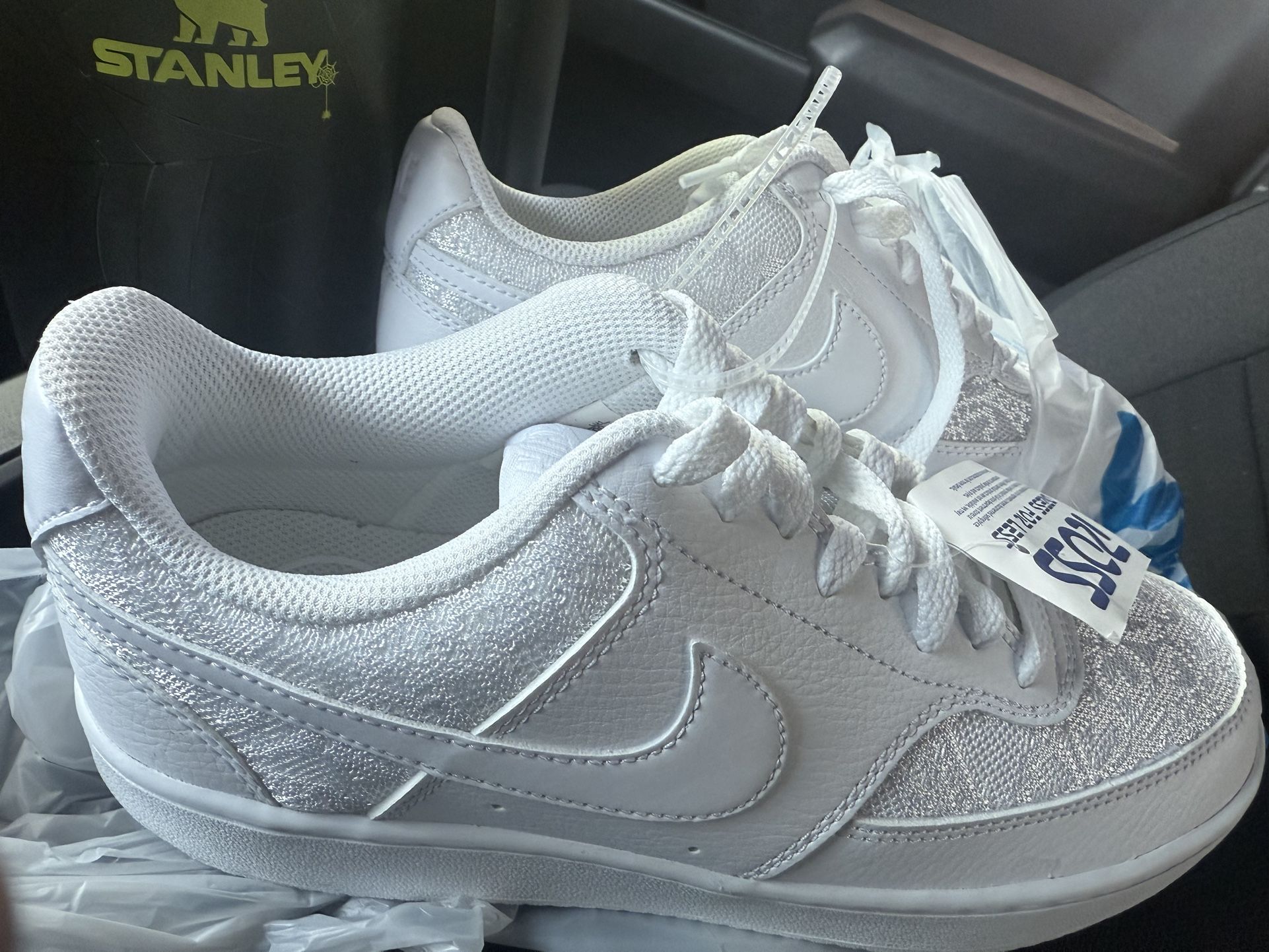 Nike 8