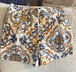 White House black market size 8 shorts