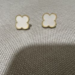 VCA Earrings 