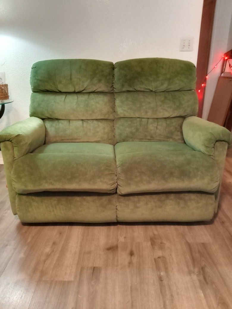 Reclining Loveseat. Xxddd