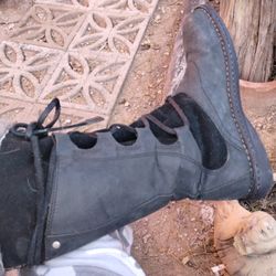 UGG TALL WINTER BOOT sz 9