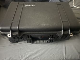 Pelican 1510 Heavy Duty Locking Padded Equipment Case