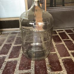 VINTAGE 5 gallon GLASS  WATER/ HOME BREW (CARBOY) has Plug 