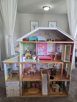 KidKraft Huge Dollhouse + Barbies, Car & Accessories LOT