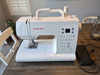 Singer Sewing Machine with Foot Pedal