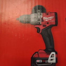 Milwaukee Fuel Hammer Drill With 5.0ah Battery And Charger