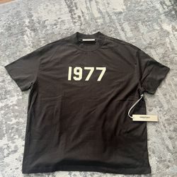 essentials t shirt 1977
