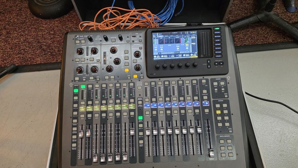 Behringer -X32 Like New